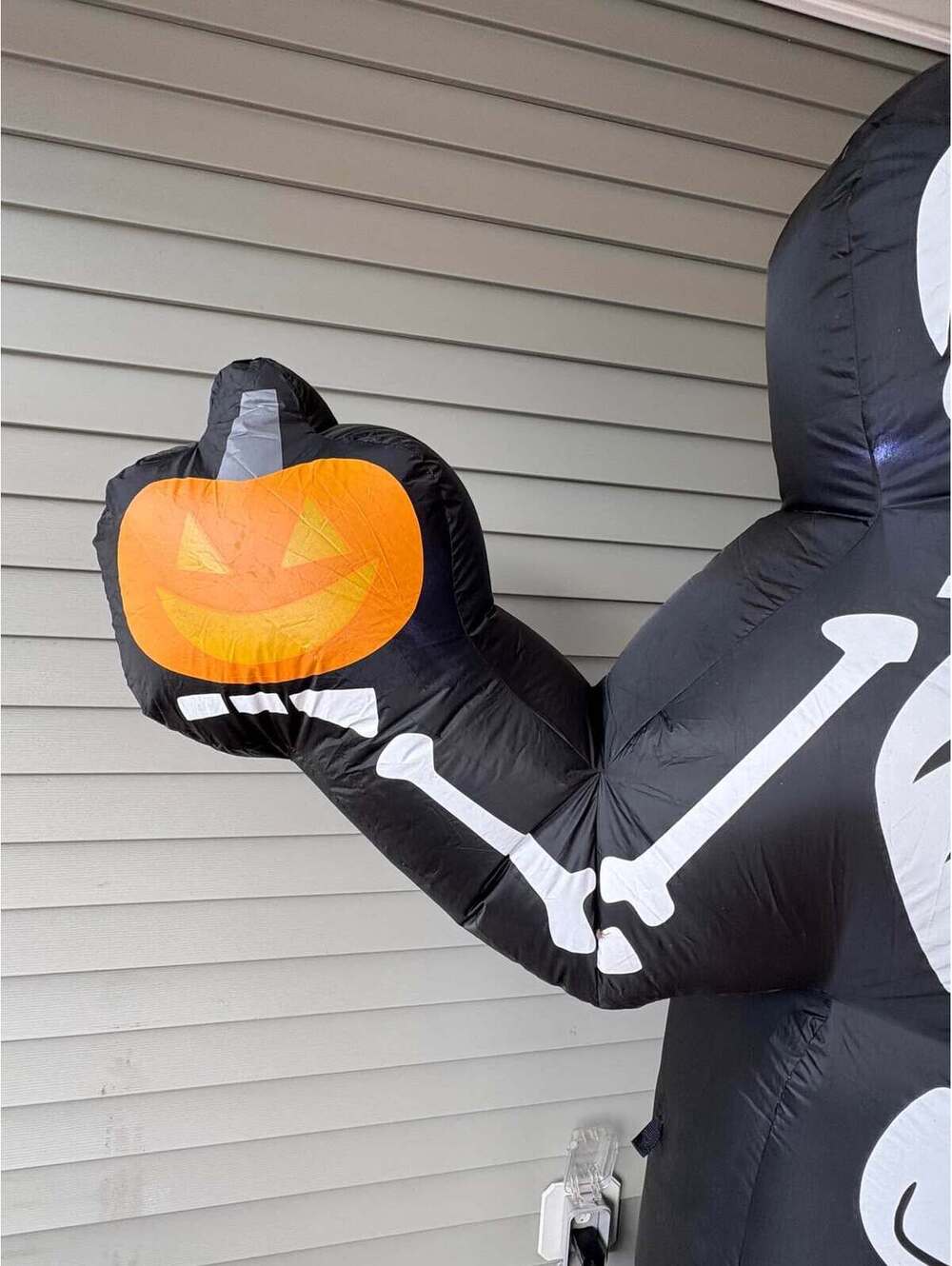 7-foot LED Skeleton Inflatable - Picture 3 of 7